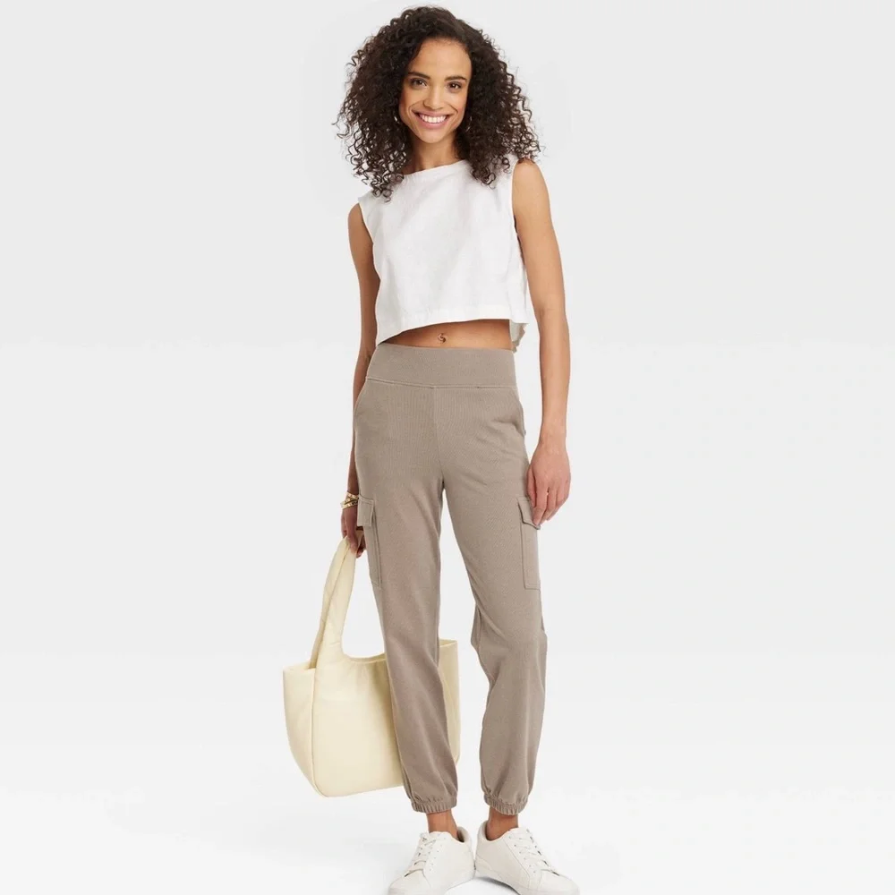 Soft Mid-rise Cargo Jogger Pants - Picture 2 of 3